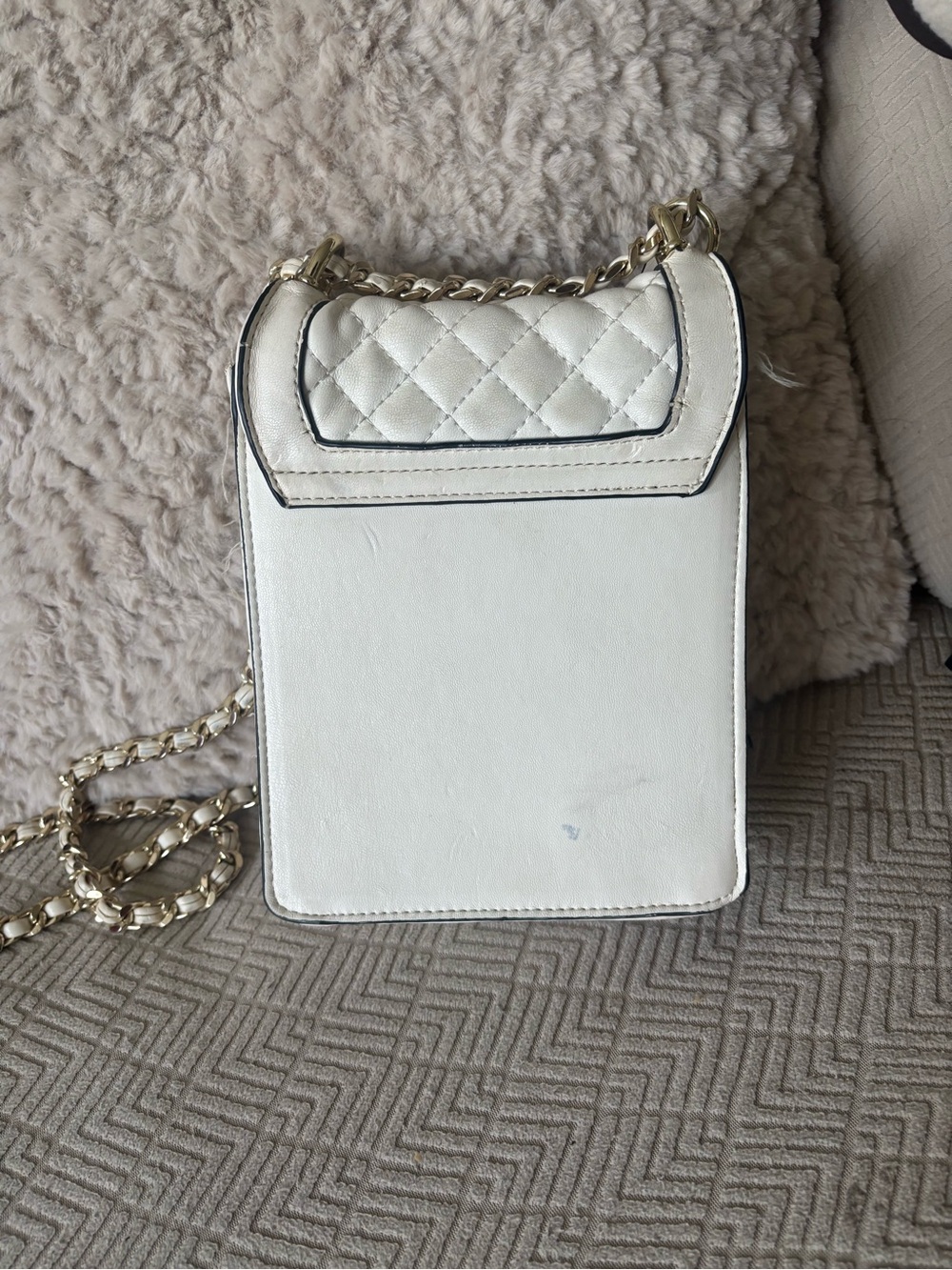 GUESS Purse - Picture 2 of 2
